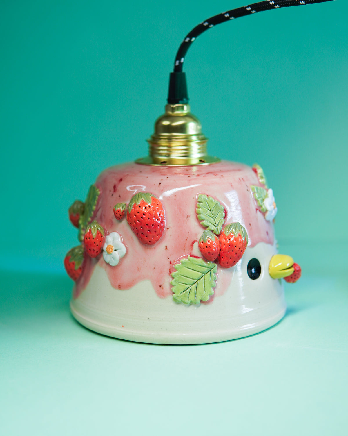 Coulis Fraises - suspension montée en baladeuse avec interrupteur