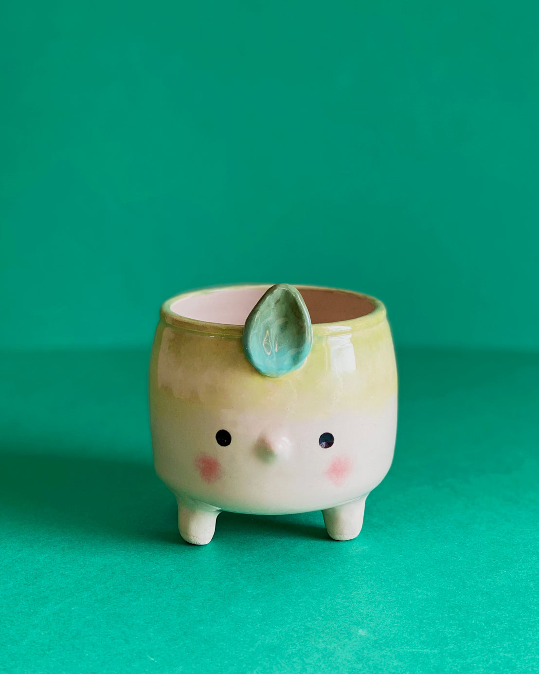 Petit Pot Mumu sur pied (et p'tites fesses)